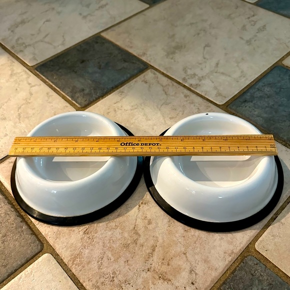 Other - SMALL ENAMEL WARE PET DOG CAT FOOD BOWLS WHITE W BLACK RUBBER NONSLIP FOOT CUTE!